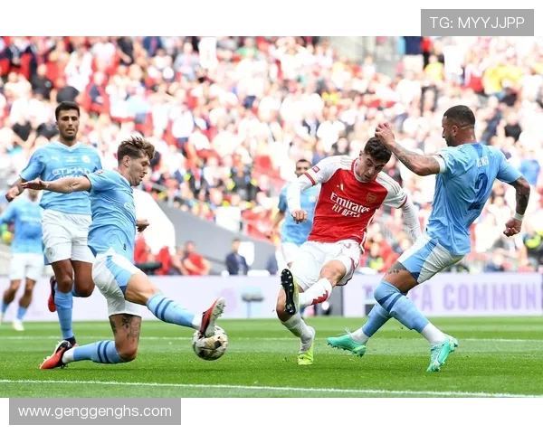 足球明星化妆后登场踢球展现独特风格与魅力的精彩瞬间 足球明星化妆后登场踢球展现独特风格与魅力的精彩瞬间