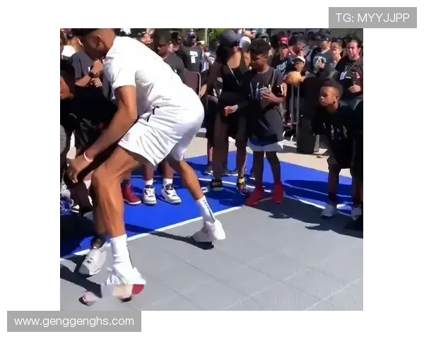 足球明星小腿围度揭秘运动员体型与表现之间的关系分析 足球明星小腿围度揭秘运动员体型与表现之间的关系分析