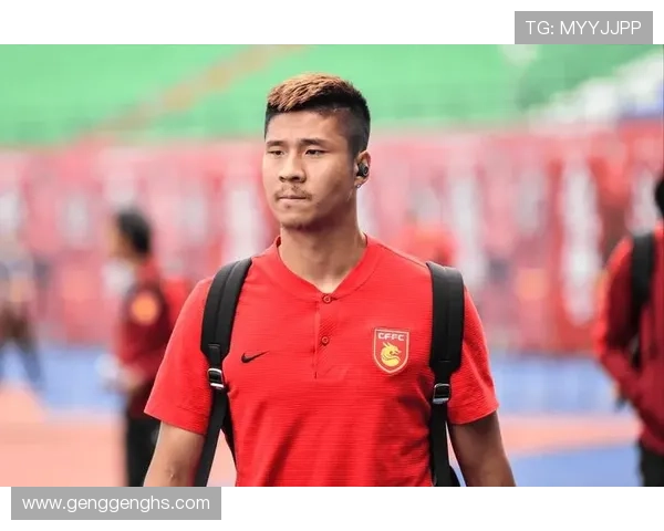 足球明星遭球迷辱骂引发热议社交媒体上争论不断